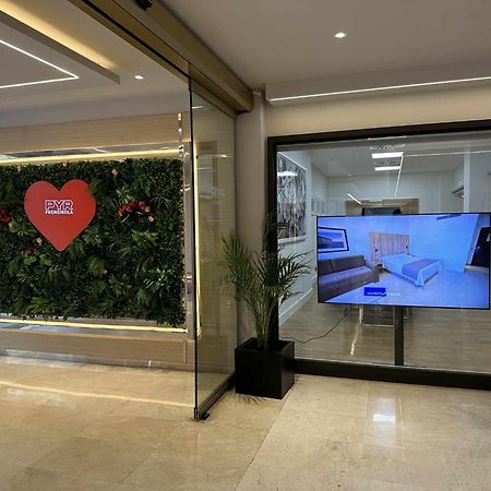 Estudio Pyr Privado Frente Al Puerto De Фуeнхирола Екстериор снимка