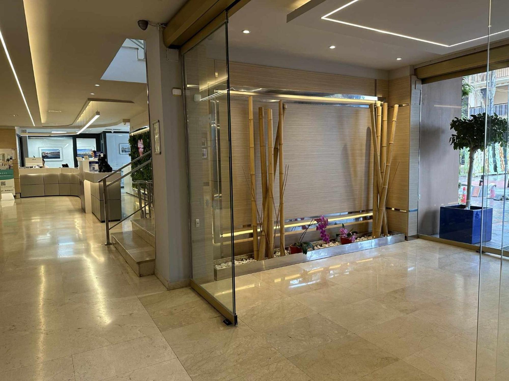 Estudio Pyr Privado Frente Al Puerto De Фуeнхирола Екстериор снимка