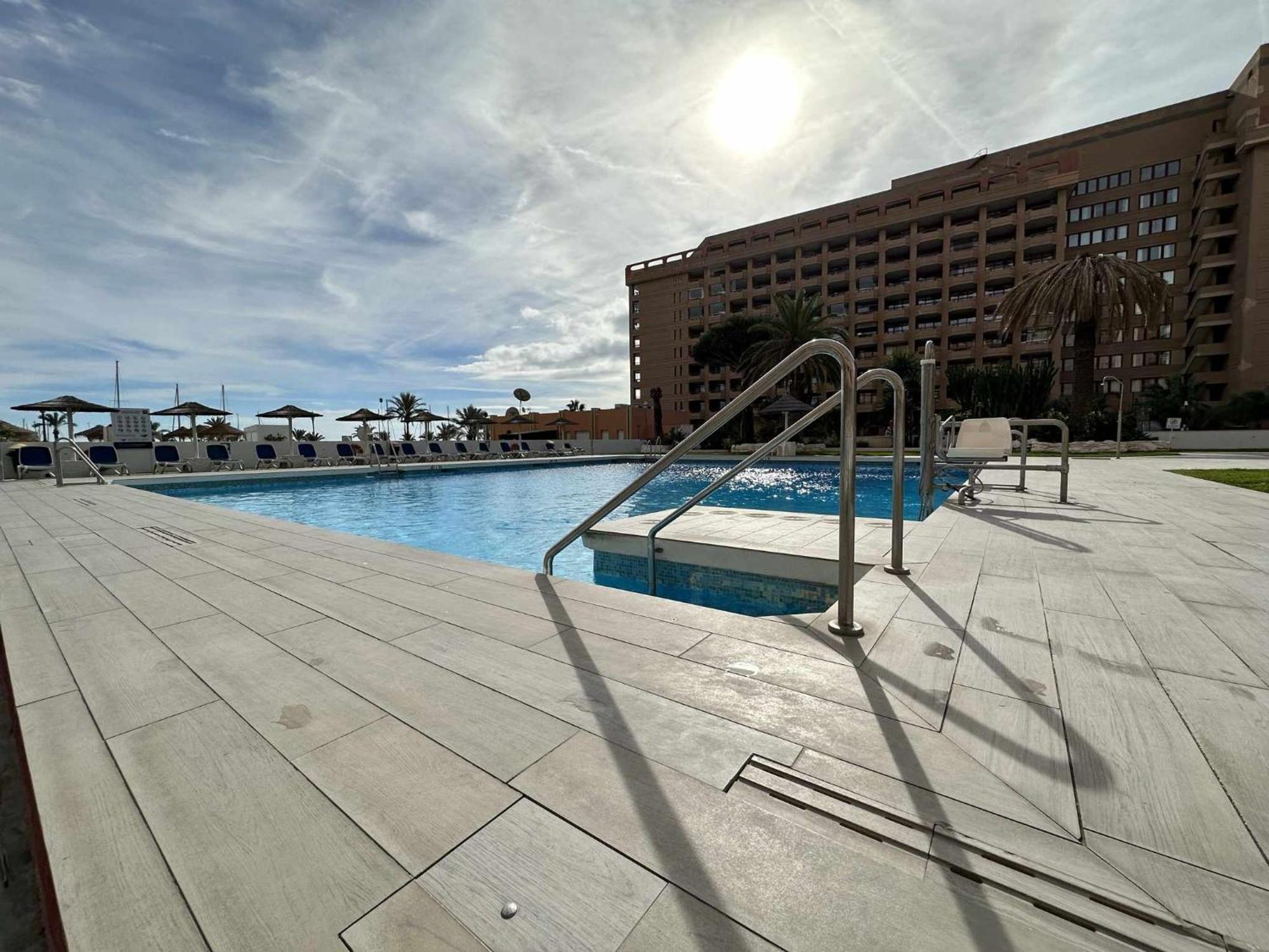 Estudio Pyr Privado Frente Al Puerto De Фуeнхирола Екстериор снимка