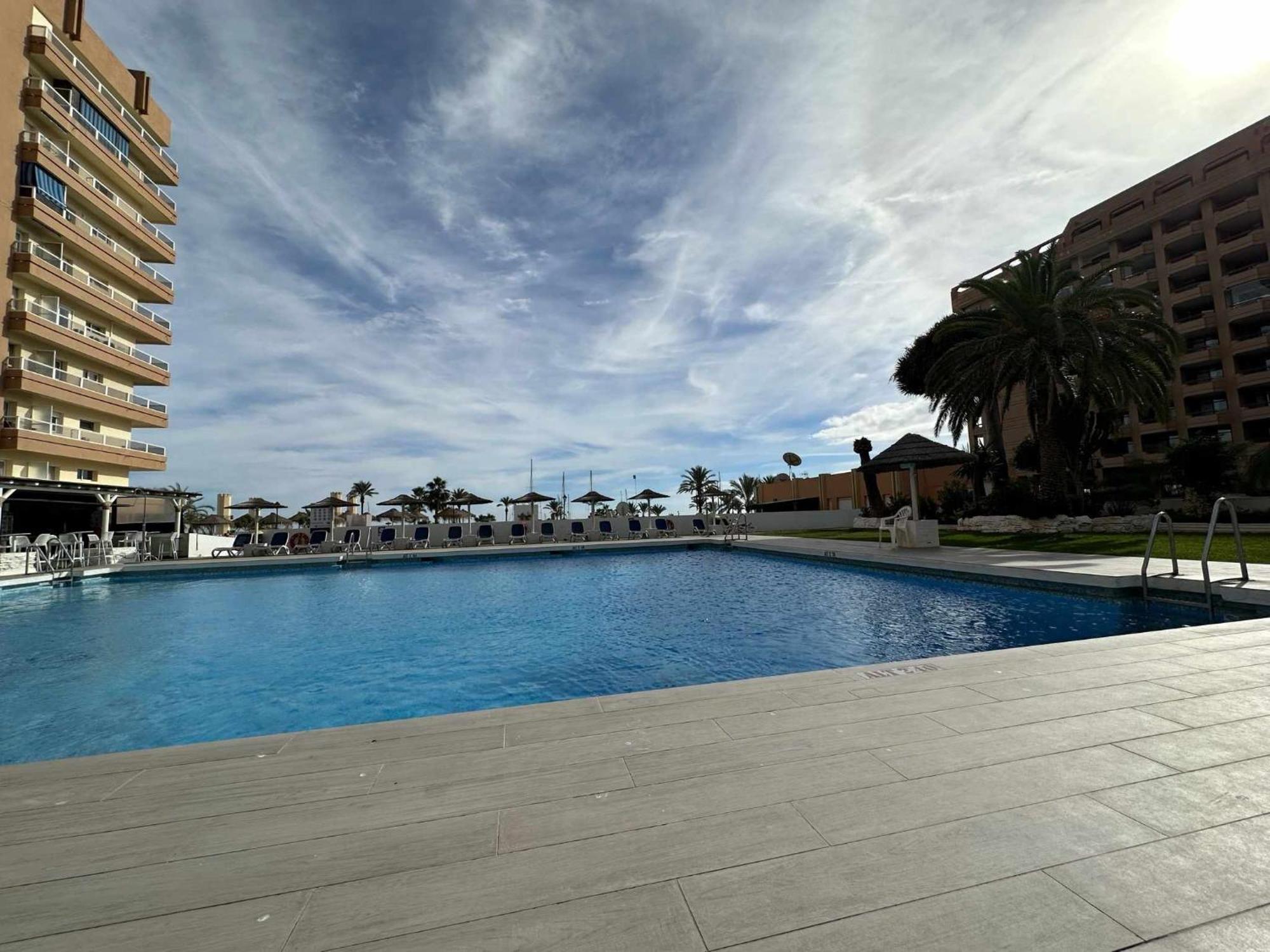 Estudio Pyr Privado Frente Al Puerto De Фуeнхирола Екстериор снимка