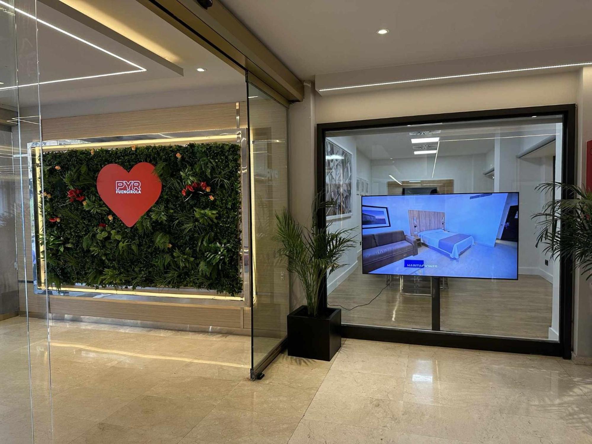 Estudio Pyr Privado Frente Al Puerto De Фуeнхирола Екстериор снимка